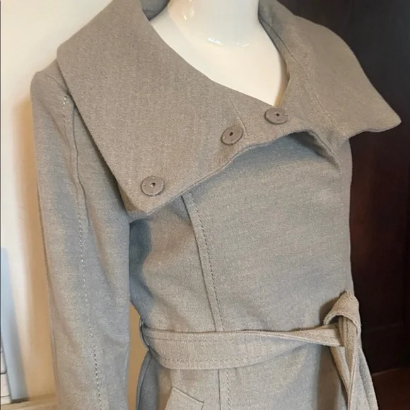 H&M size 8, heavy!!! Elegant Women's Belted Coat - Picture 3 of 9